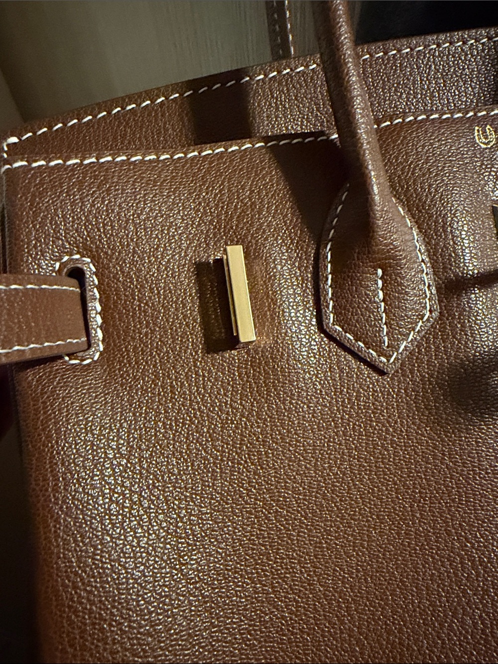 Barenia leather with contrast white stitching - Picture 15 of 17